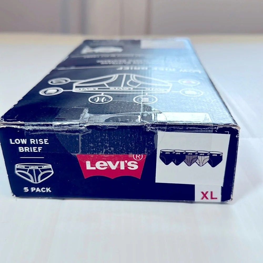 Levis levi’s pk